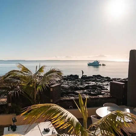 Takapuna Beachfront With Stunning Views